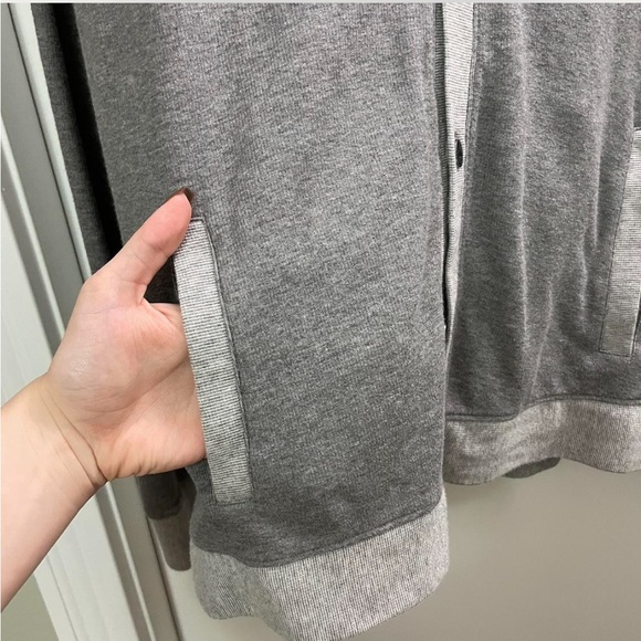 Vintage Women’s Cardigan - Picture 2 of 5